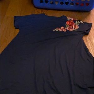 Loose dress with flower pattern (navy blue)